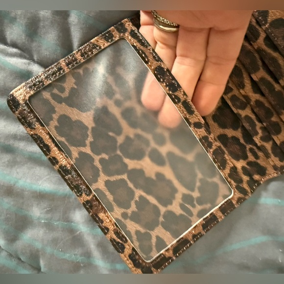 Chic Leopard Print Wallet - Picture 4 of 6